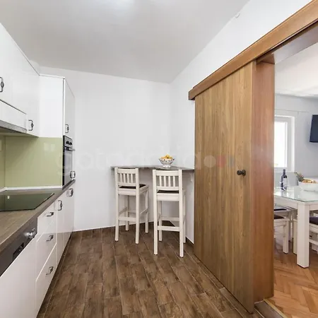 Dolore شقة ماكارسكا