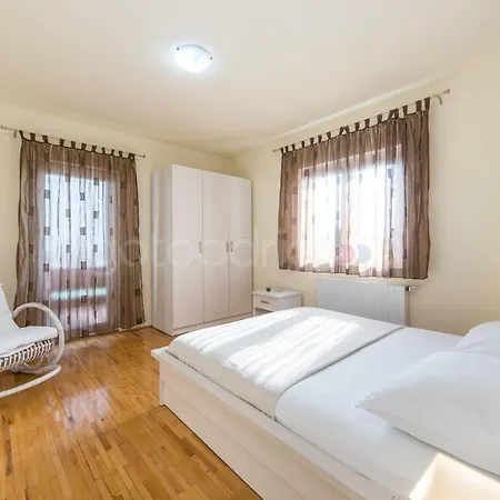 Dolore شقة ماكارسكا