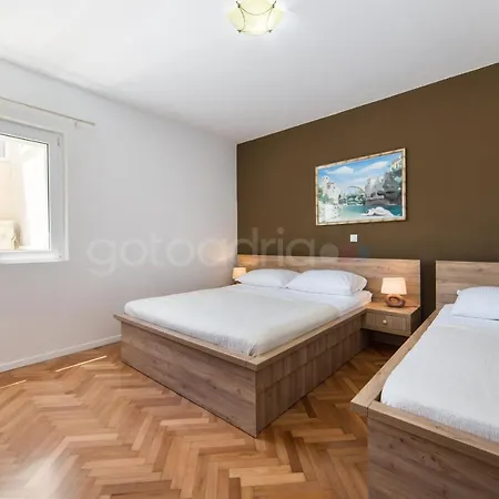 Dolore شقة ماكارسكا